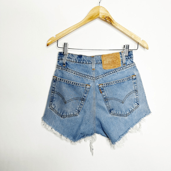 VTG REMADE LEVI'S 550 SHORTS women's Light wash denim distressed cotton size 24 - Picture 4 of 6